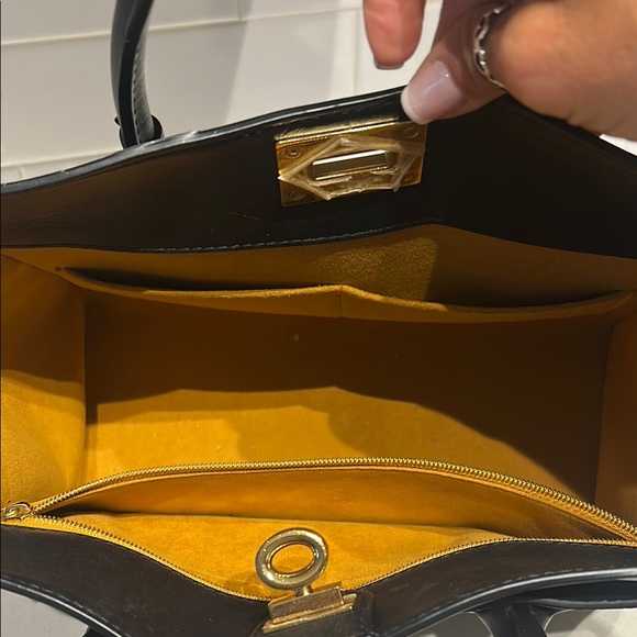 Louis Vuitton Black Leather Women's Bag - Picture 5 of 8